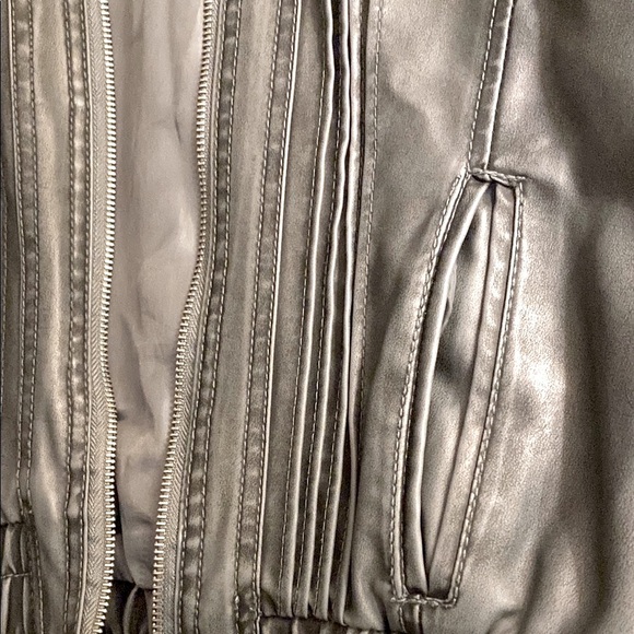 EUC [Beverly Hills Polo Club] Dark Gray Zip-Up Leather Jacket Women’s Sz Medium - Picture 10 of 12